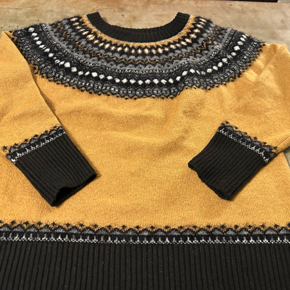 Women’s Tribal sweater size medium worn once
